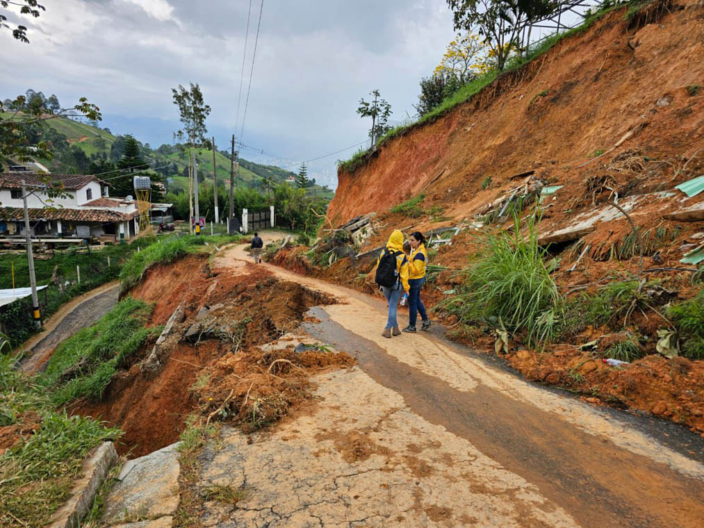 Imagen expertos del DAGRD visitan corregimiento de Altavista