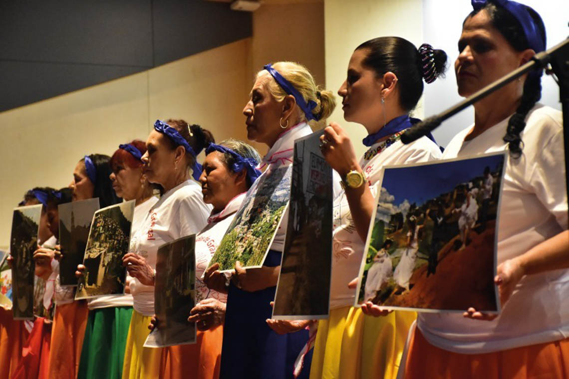 Imagen grupo de mujeres víctimas del conflicto