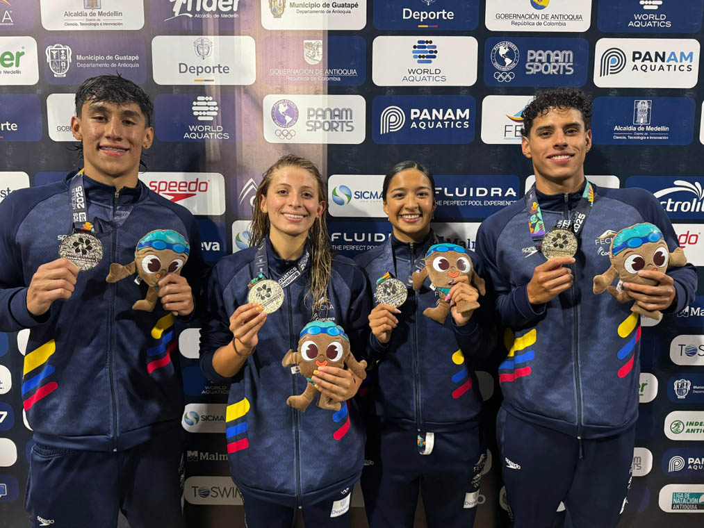 Imagen nadadores medallistas del Panamericano Junior de Natación