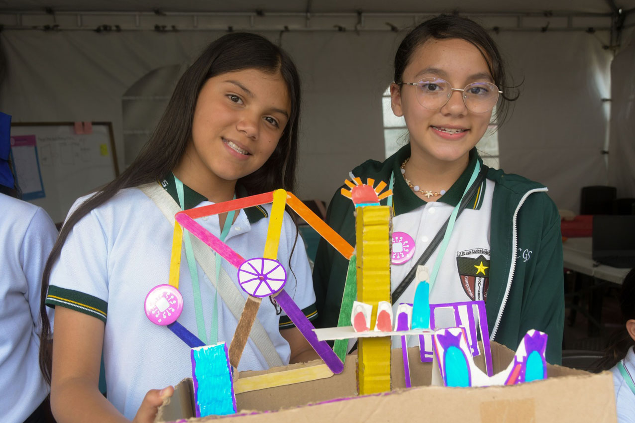 Estudiantes se formaron en habilidades digitales, robótica, inteligencia artificial y realidad virtual Imagen estudiantes se formaron en habilidades digitales, robótica, inteligencia artificial y realidad virtual (3)