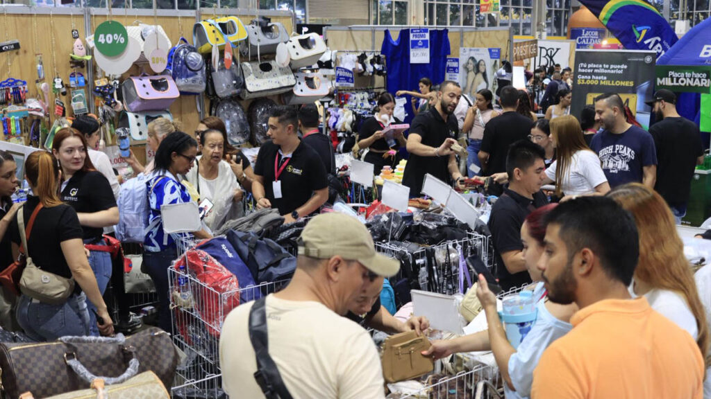Imagen de asistentes al evento Bazar de Marcas