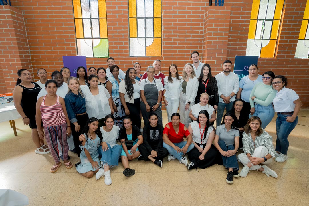 imagen mujeres tejiendo hogares (12)
