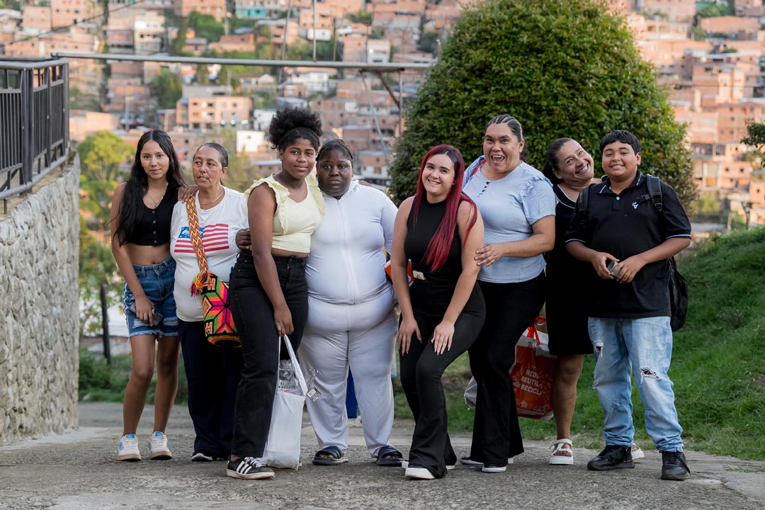 imagen mujeres tejiendo hogares (14)