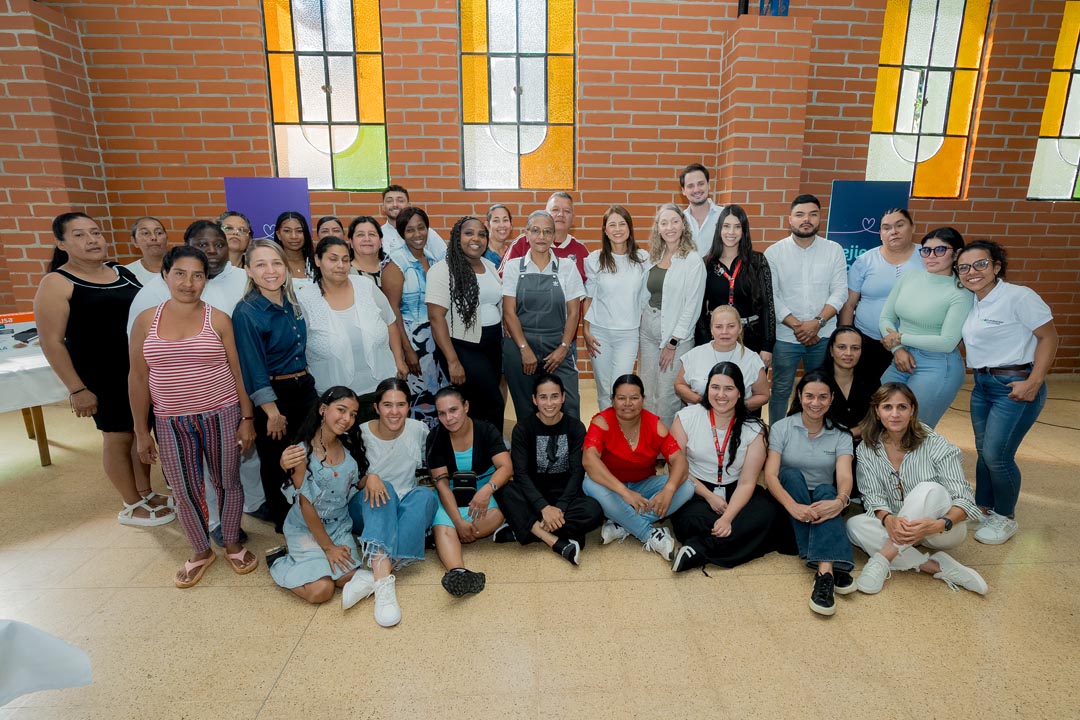 imagen mujeres tejiendo hogares (18)