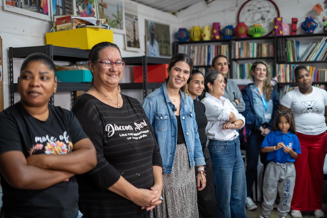 Mujeres Tejiendo Hogares