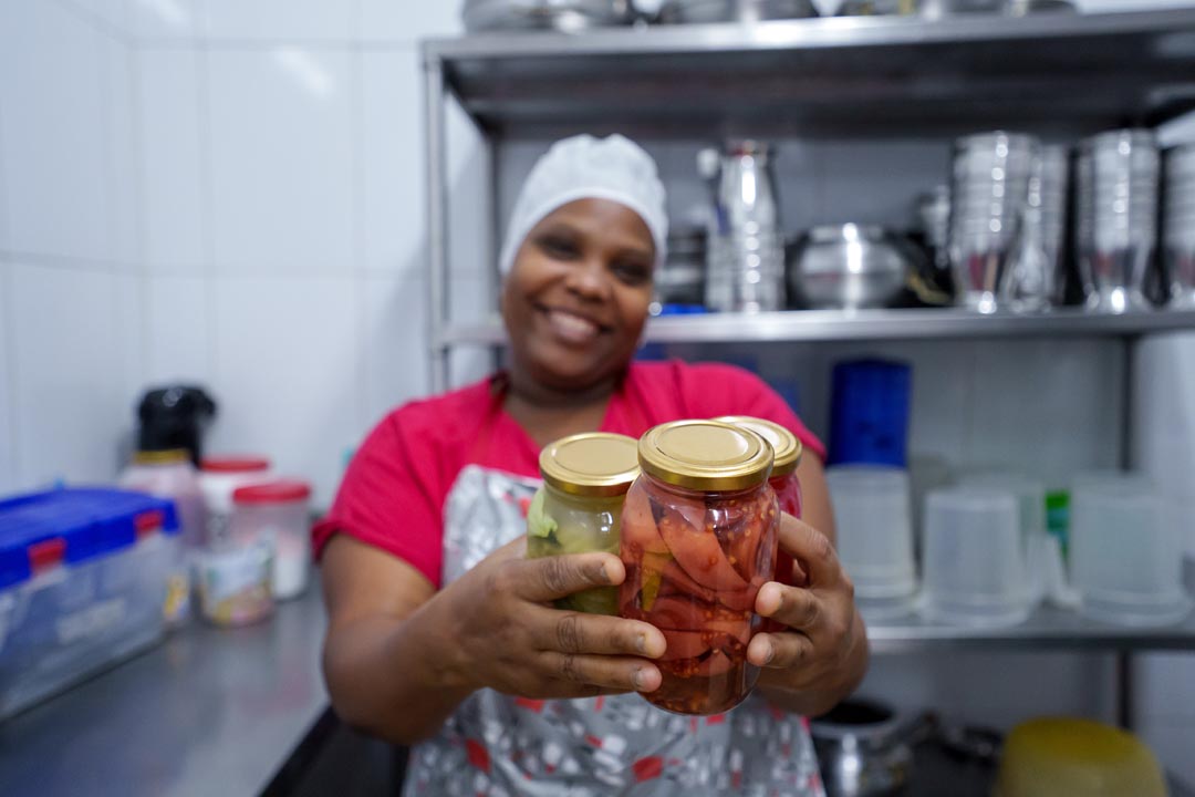 Mujeres Tejiendo Hogares