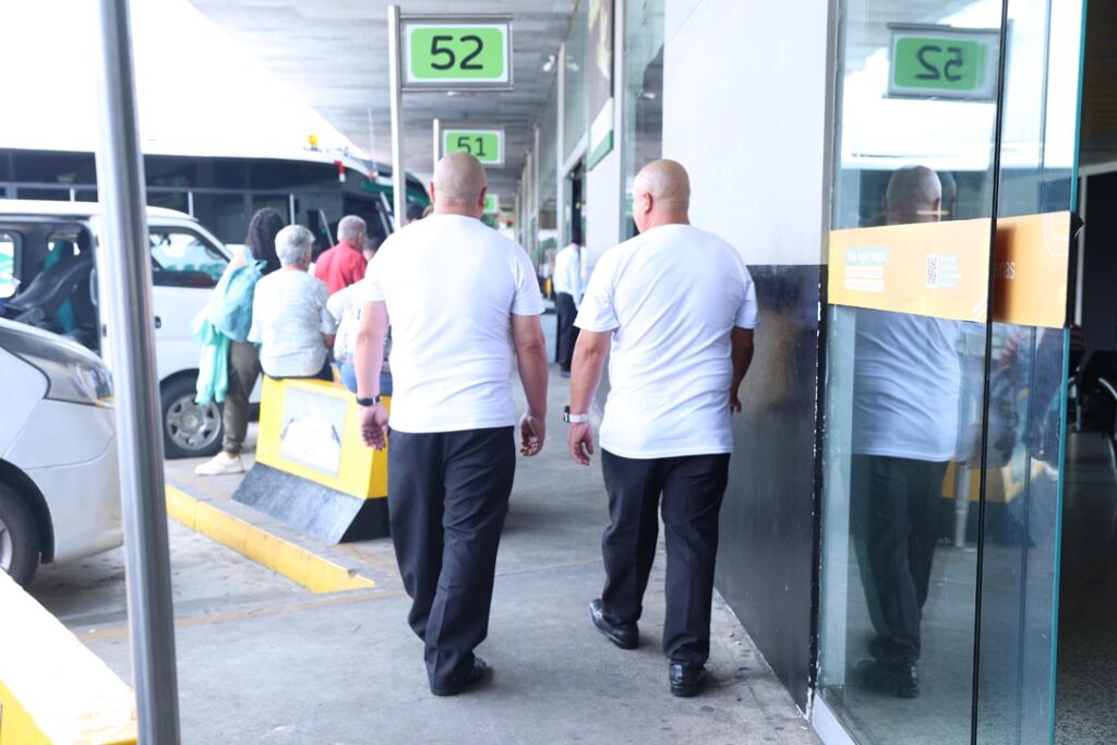 Imagen Dos hermanos “repetidos”, con una ruta que los une en Terminales Medellín (3)