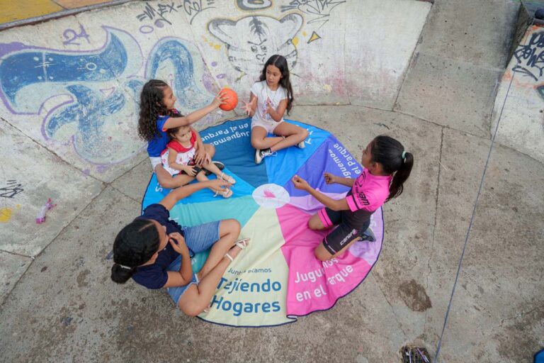 Imagen Juguemos en el Parque