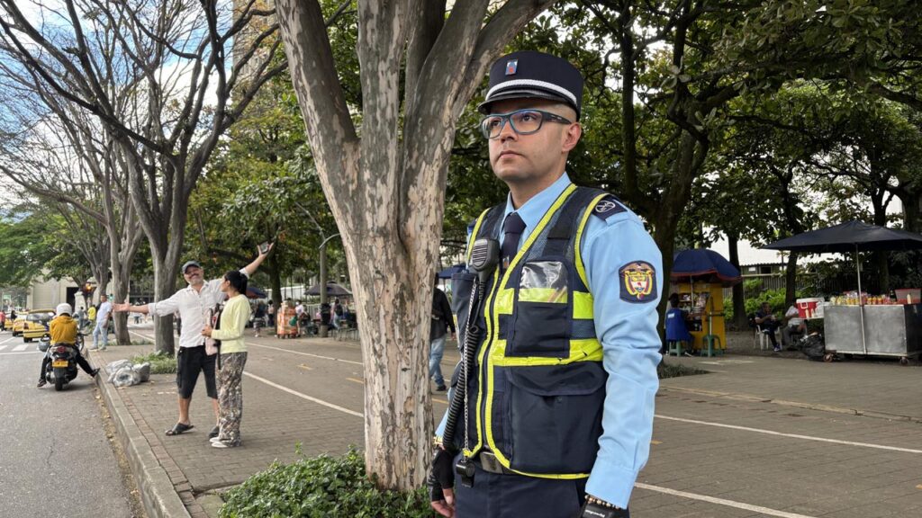 Cristian Peña agente de tránsito Imagen Servir a Medellín desde la calle 1