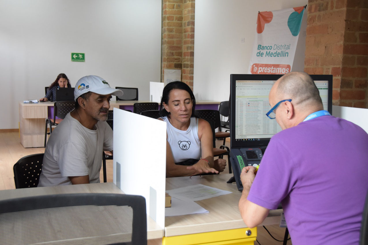 Imagen beneficiarios créditos Banco Distrital (1)
