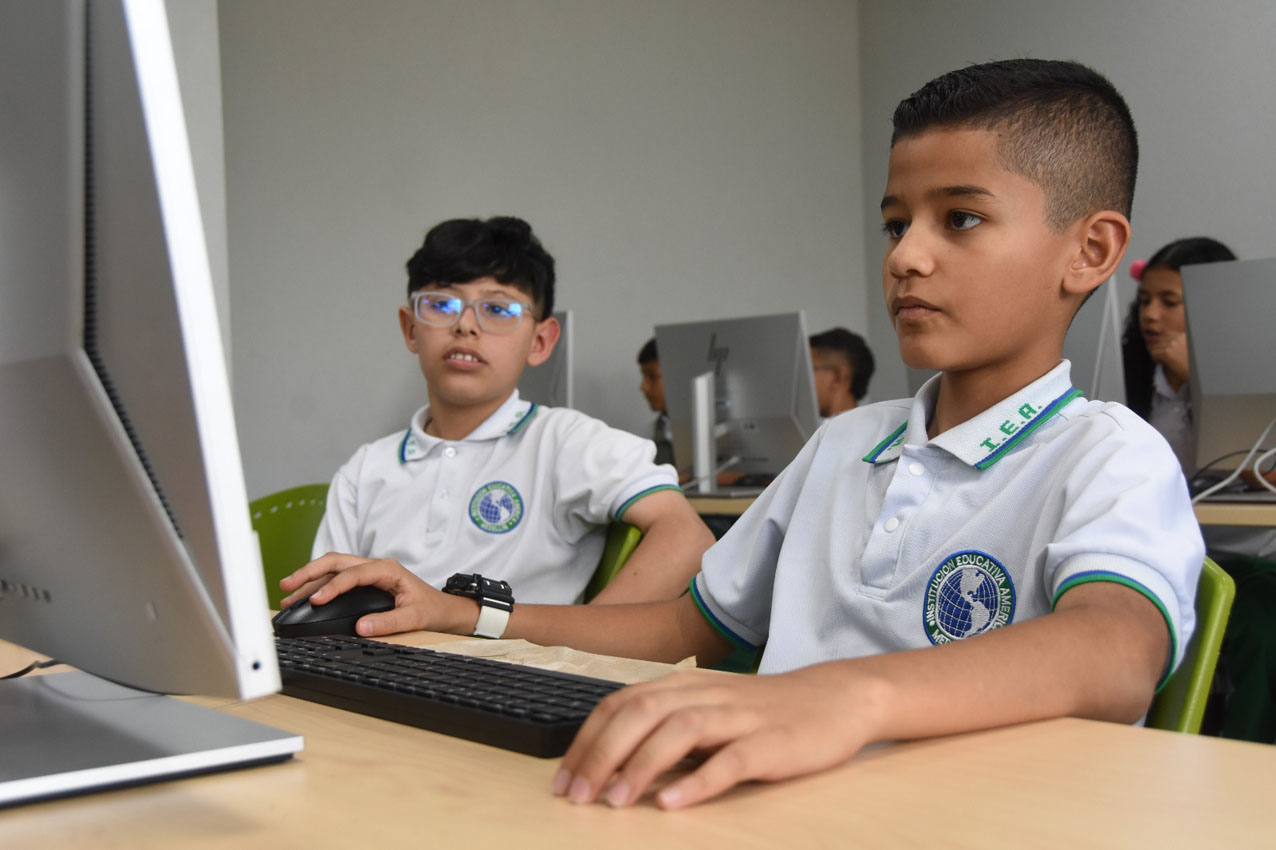 Imagen habilidades digitales y Escuela Inteligente (1)