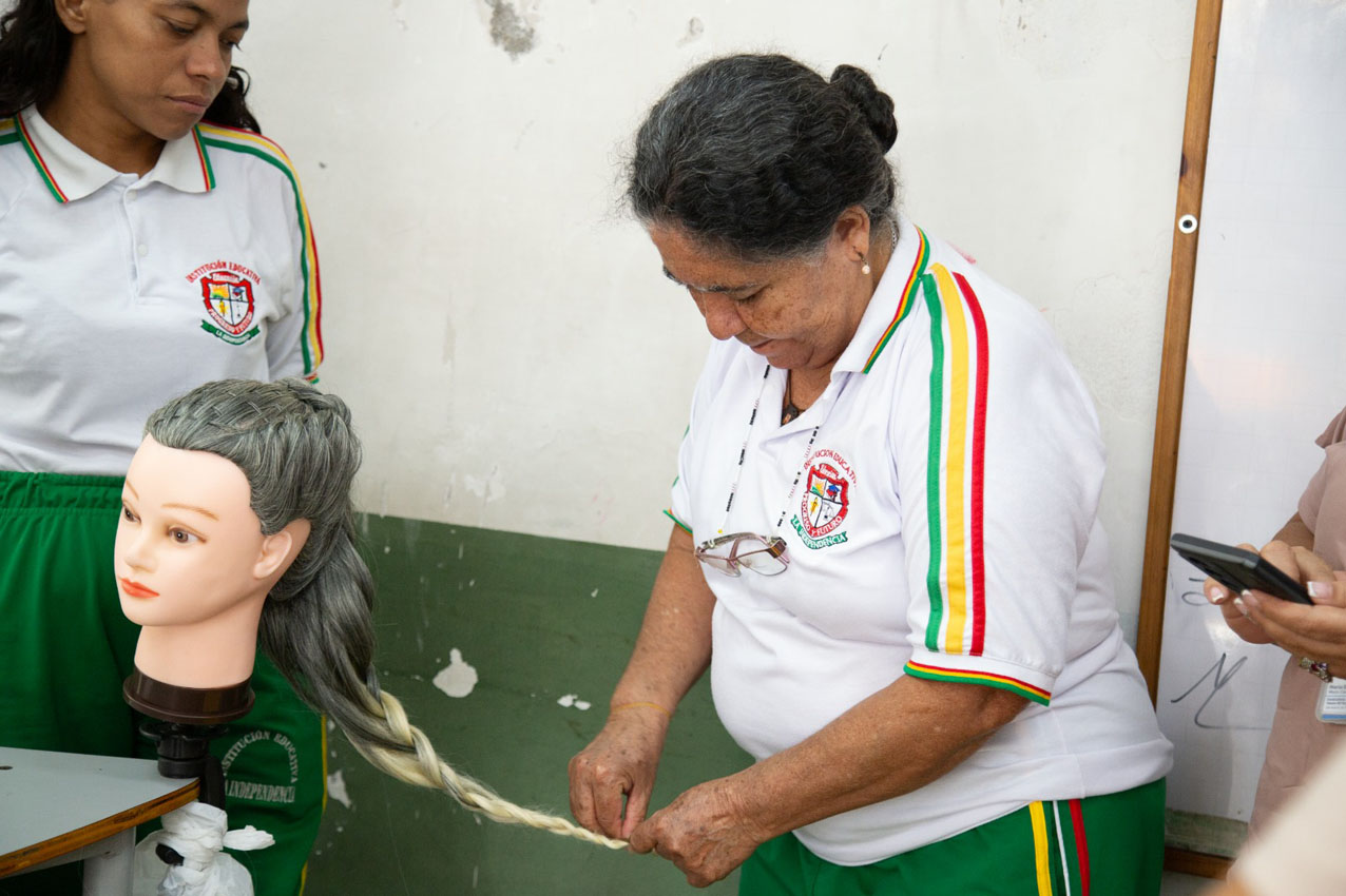 Mujeres de Medellín Imagen mujeres de Medellín podrán terminar sus estudios (1)