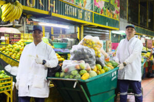 Imagen alimentos recuperados en las plazas de mercado llegan a hogares de Medellín (3)