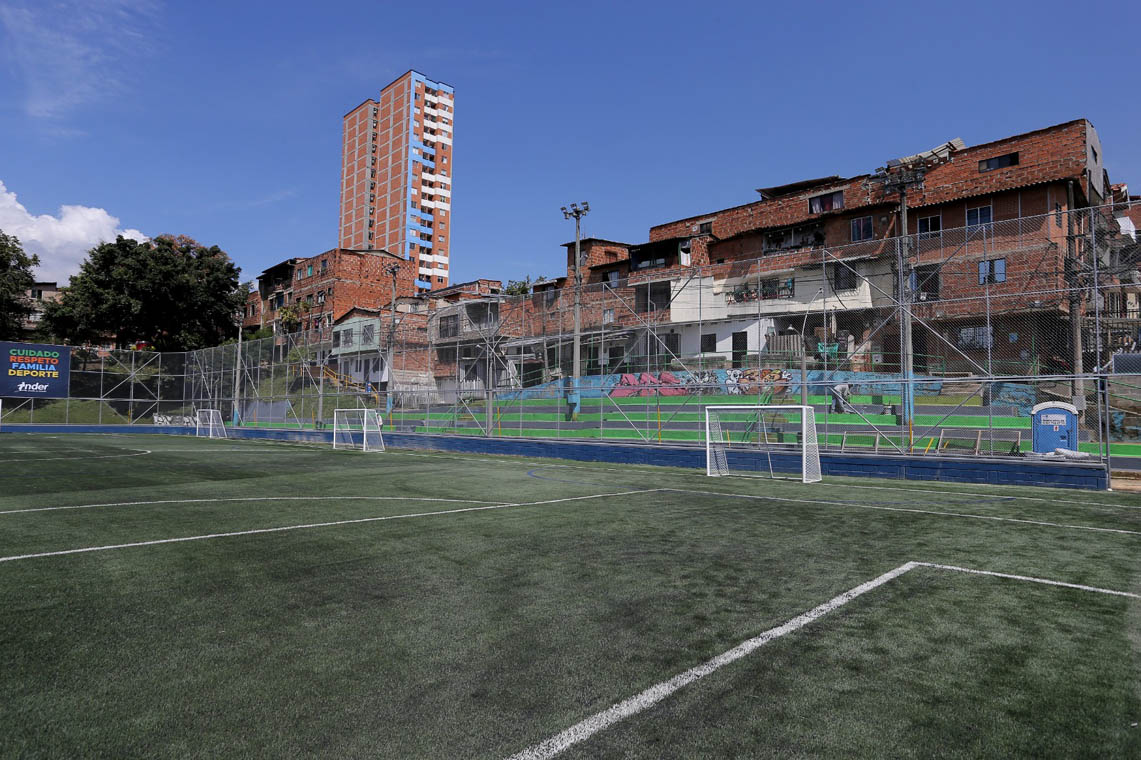 Imagen de cancha sintética La Mansión