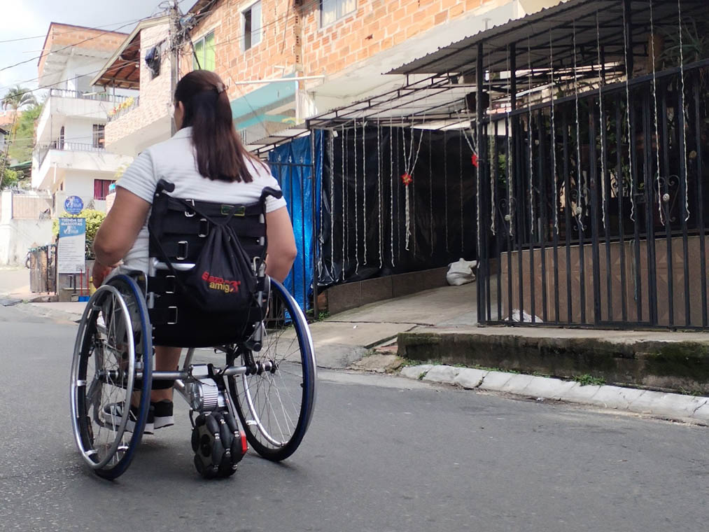 Imagen de mujer en silla de ruedas