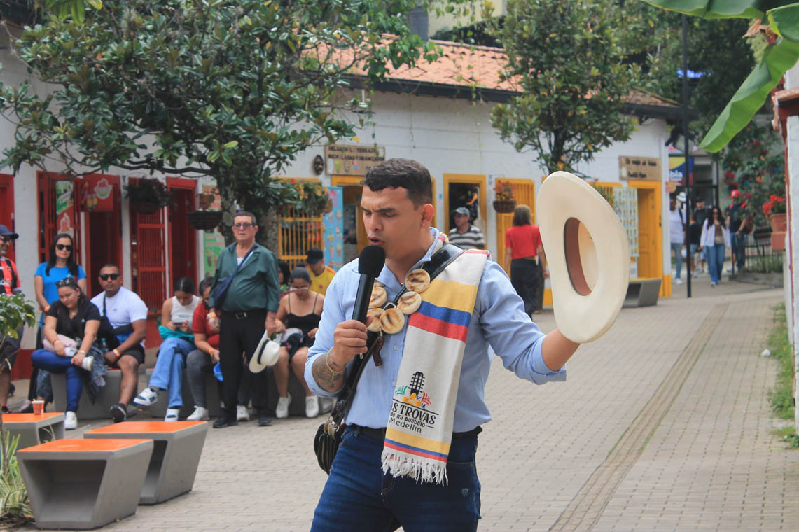Imagen de músico cantando