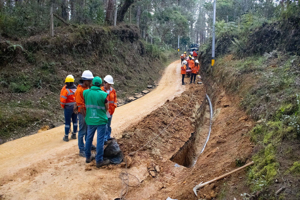 Imagen vereda en Barro Blanco, Santa Elena, tendrá agua potable (4)