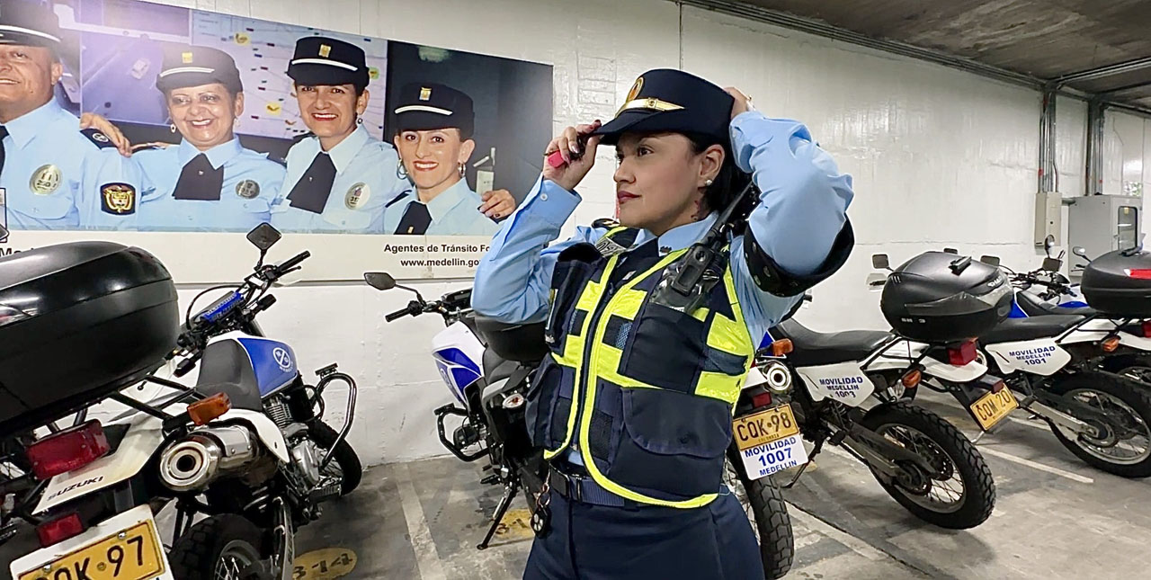 Catalina Mejía agente de tránsito Catalina Mejía agente de tránsito