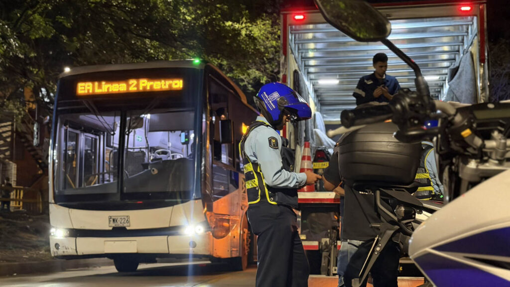 Imagen de agente de tránsito en operativo de motos