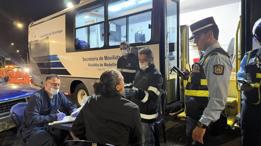 Imagen de medición de alcoholemia en operativo de movilidad