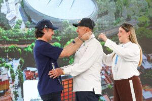 Imagen homenaje a Martín Emilio Cochise Rodríguez y anunció obras de renovación en el velódromo (3)