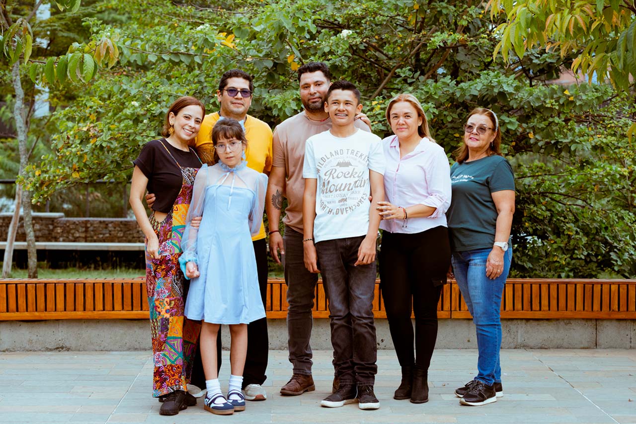 Mirenyu Manrique, Giovanny Espinosa, Abril Espinosa, Iván Espinosa, Johan Espinosa, Yency Graciano y Martha Elena Pérez en el Festival del Libro Infantil