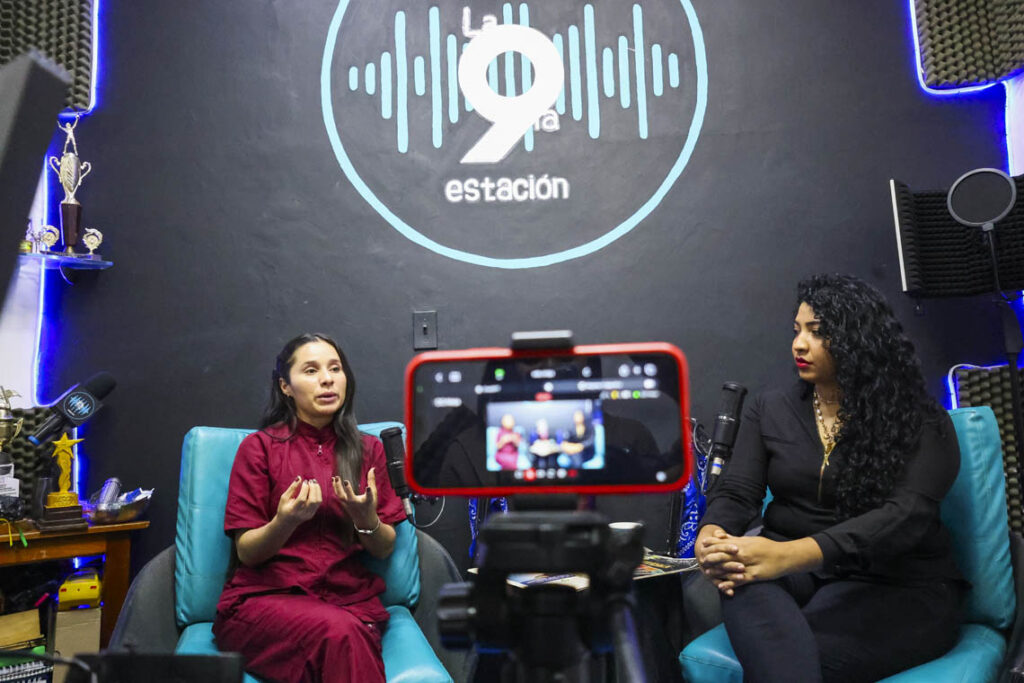 Imagen de grabación de un podcast