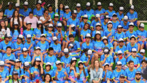 Imagen de grupo de jóvenes del programa Parceritos