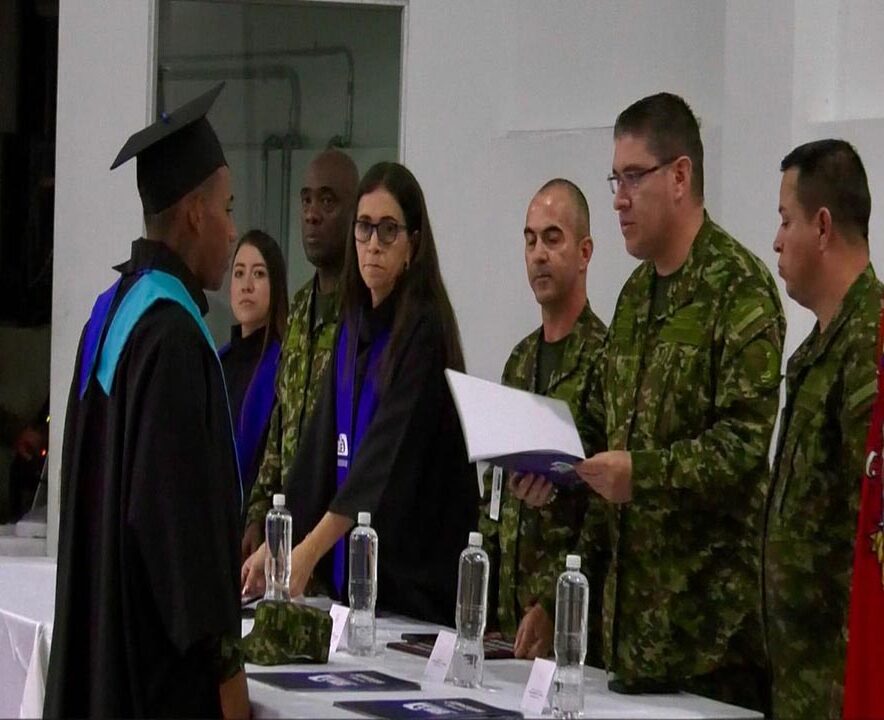 Imagen soldados de la Cuarta Brigada del Ejército se gradúan de bachilleres MESA