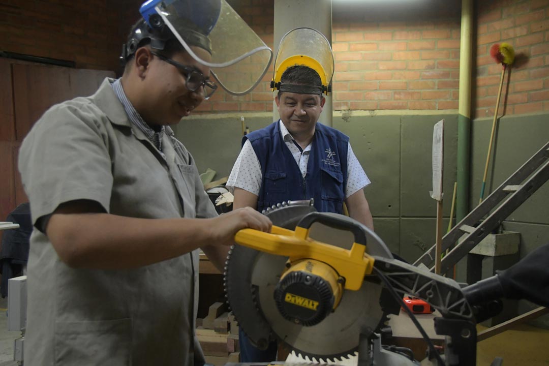 Imagen Carlos y Fredy trabajando (2)