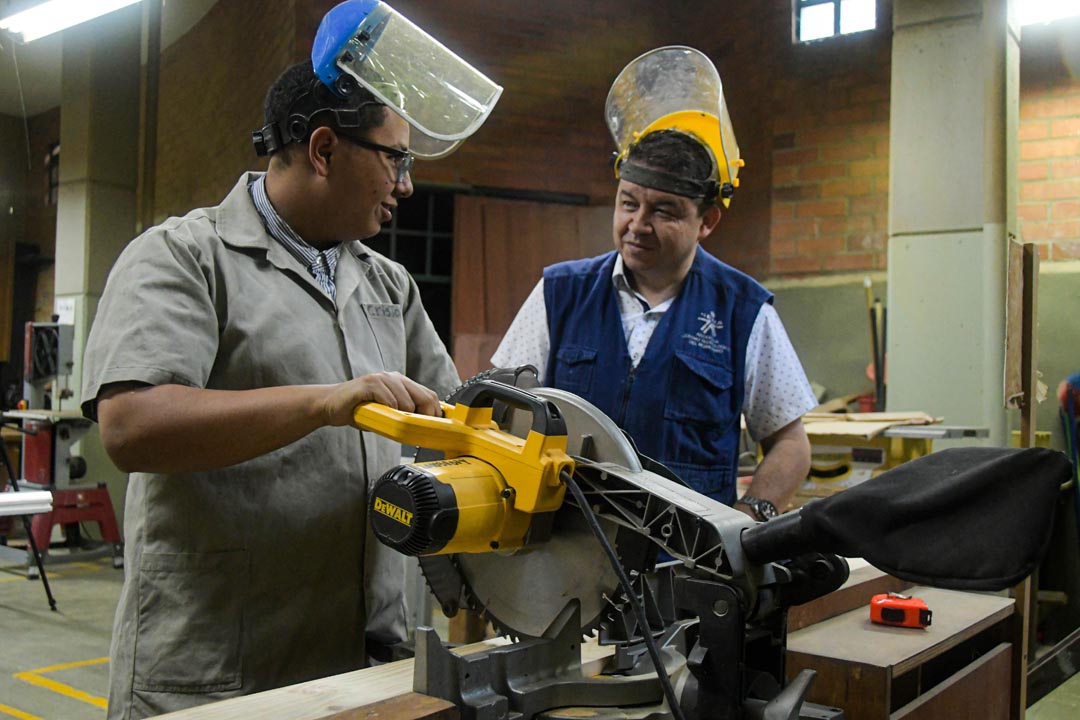 Imagen Carlos y Fredy trabajando (2)