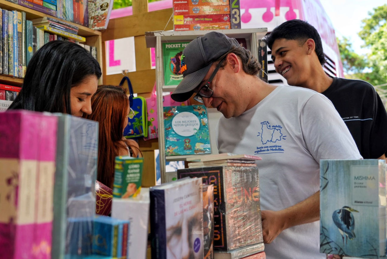 Imagen Feria Popular Días del Libro (1)