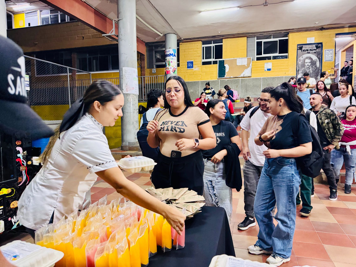 Imagen ITM lleva alimentos de su restaurante a barrios de Medellín (1)