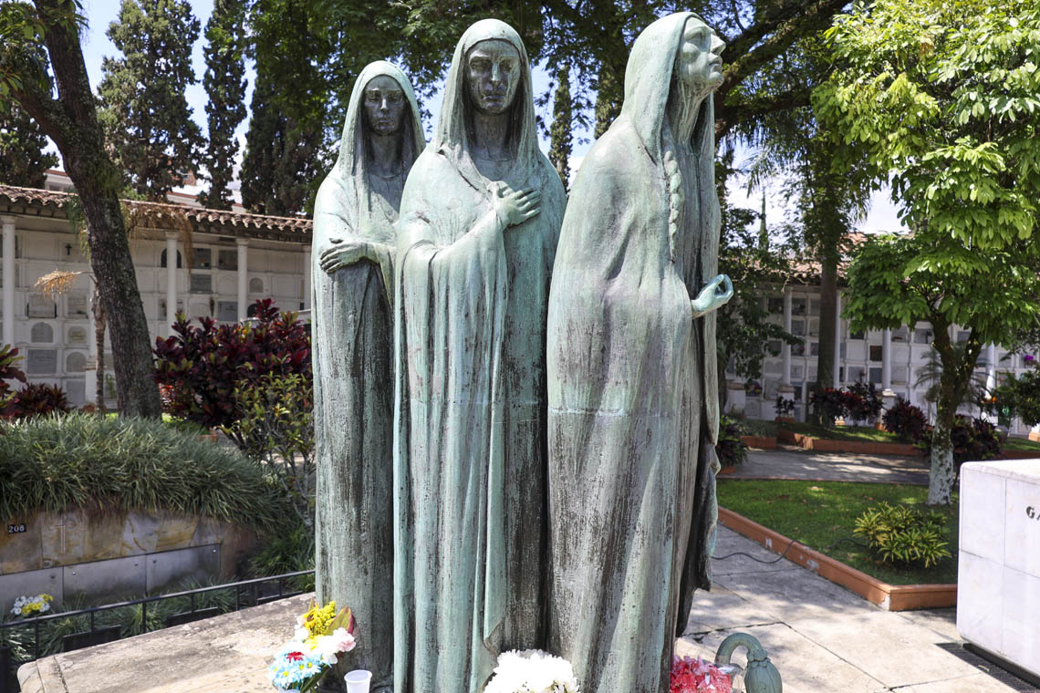 Imagen de esculturas del Museo Cementerio San Pedro
