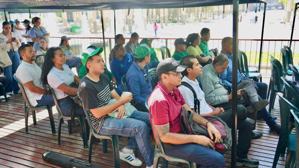 Imagen de grupo de recicladores en evento