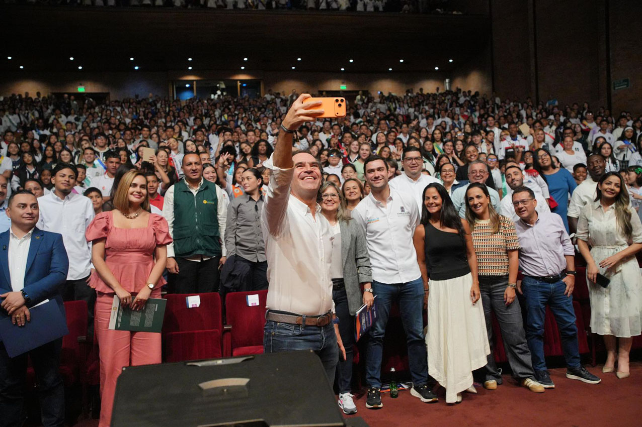 Imagen posesión de representantes estudiantiles (2)