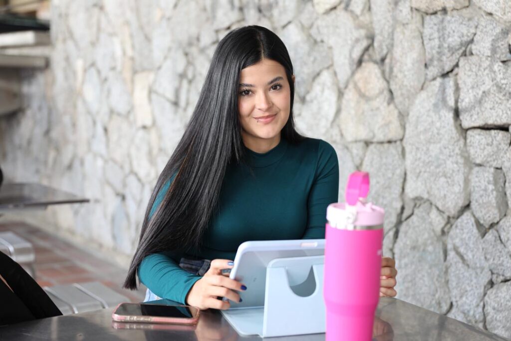 María Camila estudiando