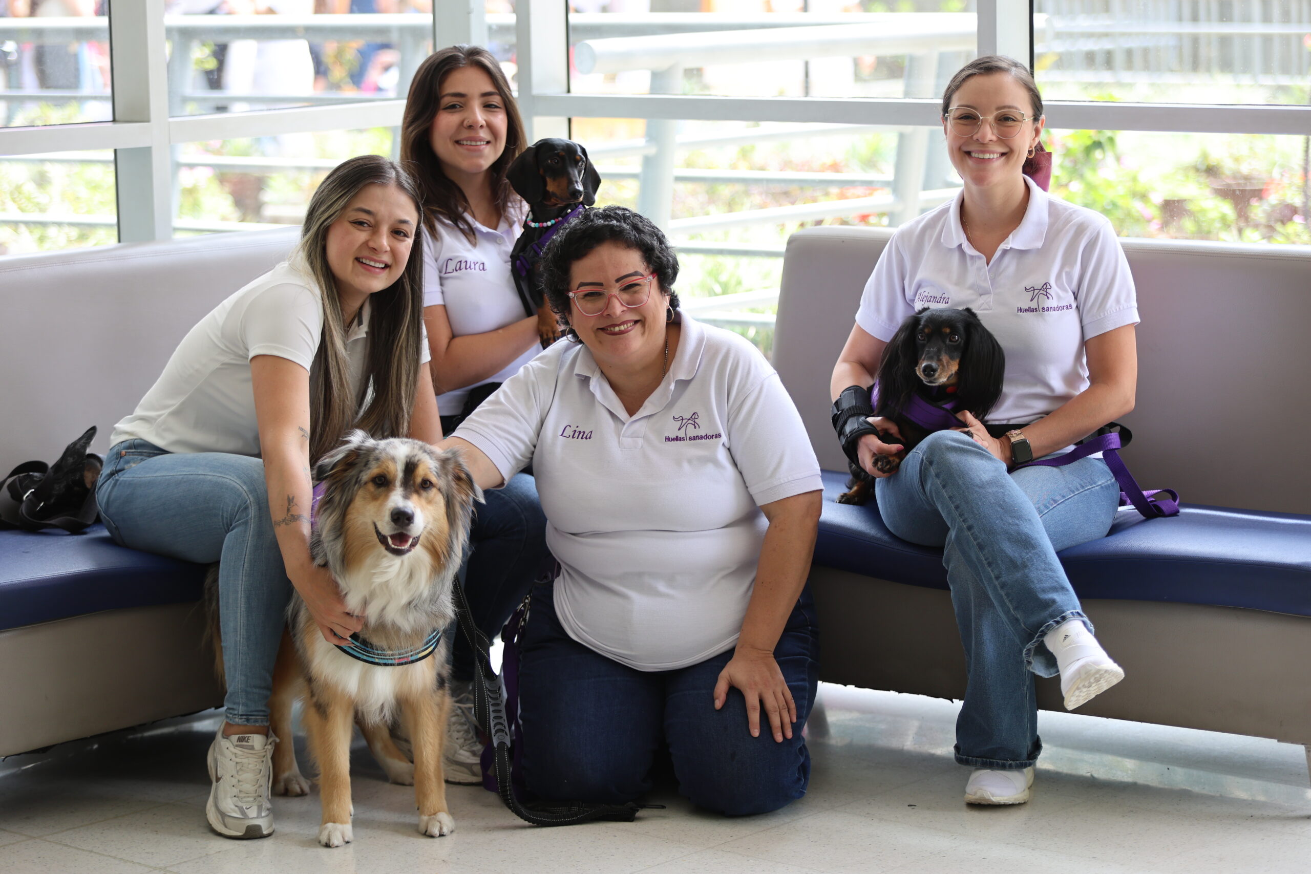 Visita de perros a hospital Infantil (11)