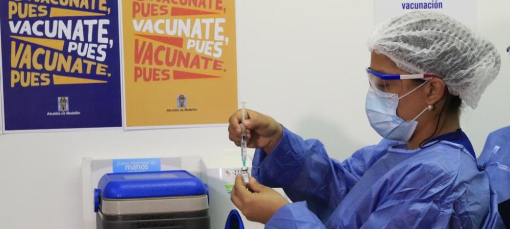 Plan de Vacunación contra el Covid-19 en Medellín fue incluido dentro del Plan de Acción Específico y Respuesta, PAER
