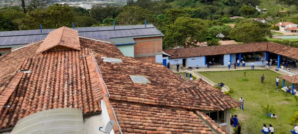 Unos 270 habitantes de calle se beneficiarán con la instalación de sistema de paneles solares en sede de atención municipal