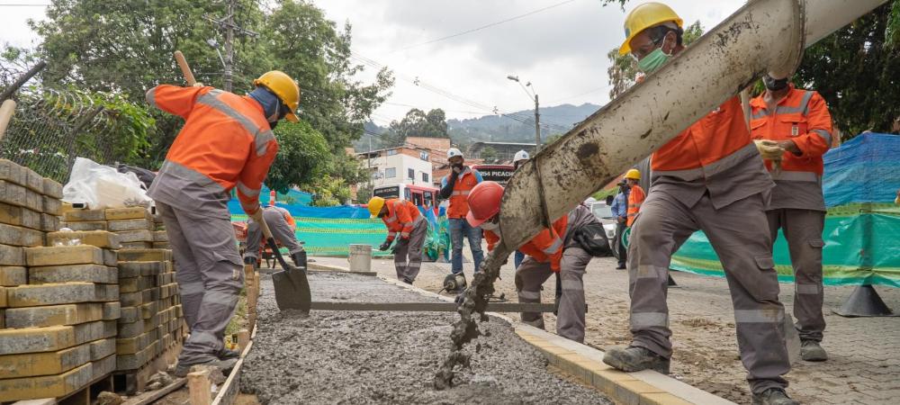 La Alcaldía de Medellín invierte $12.800 millones en nuevos andenes para la ciudad