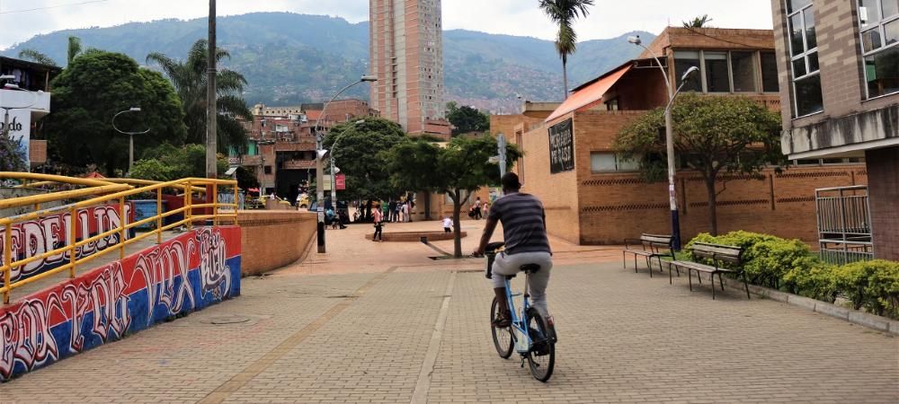 Medellín intercambia experiencias exitosas de transformación urbana con el mundo