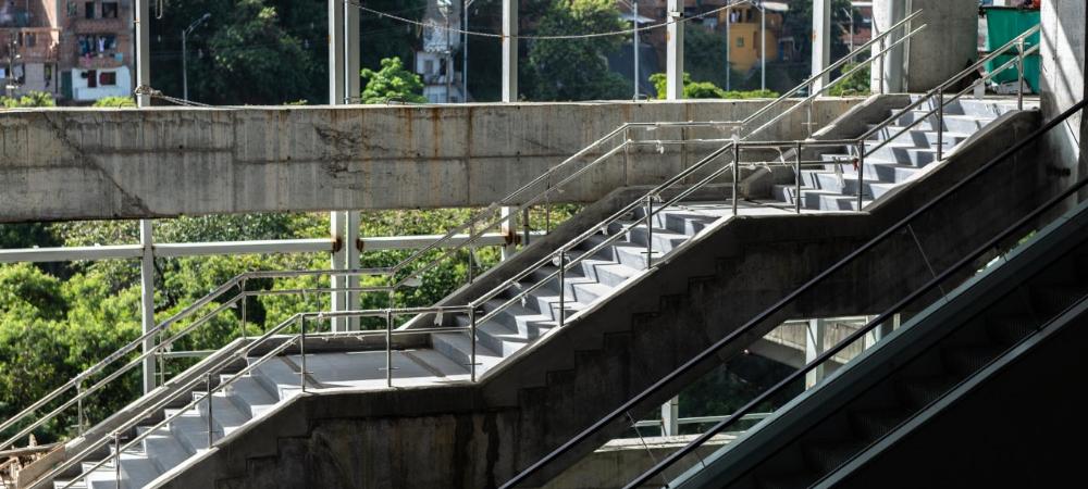 Con la instalación de la pasarela peatonal sur, el Metrocable Picacho ultima detalles para su entrada en operación