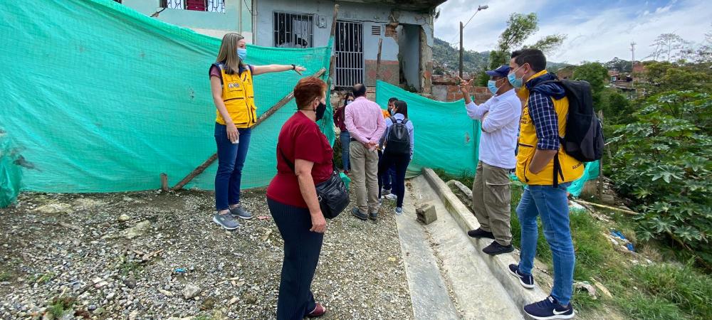 Equipo Dagrd avanza en mesa de trabajo con líderes de comunidad afectada por deslizamiento en Villa Guadalupe