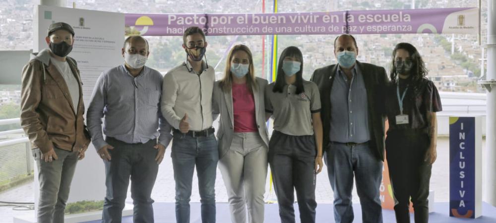 228 instituciones educativas de Medellín firmaron el Pacto por el Buen Vivir y la Construcción de Paz en la Escuela