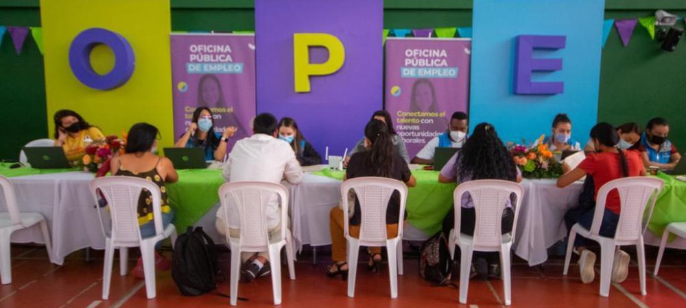 La Alcaldía de Medellín llegó a las comunas Castilla, Doce de Octubre y Robledo con más de 1.600 ofertas laborales del sector privado
