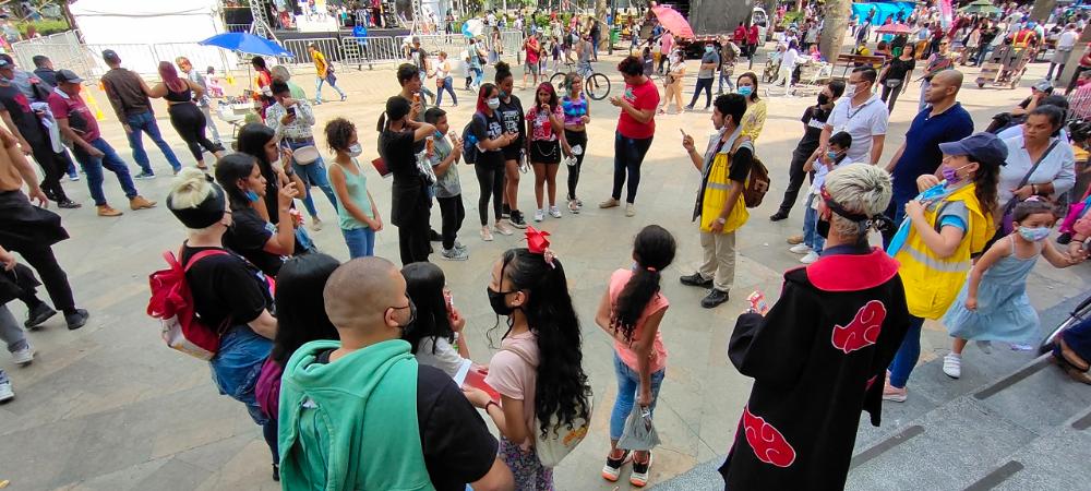 Jóvenes del barrio Estación Villa redescubrieron el Centro de Medellín con los Recorridos Temáticos