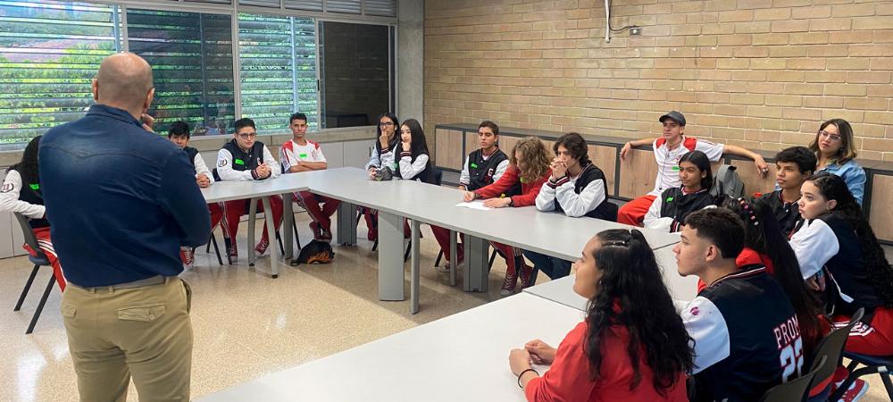 697 rectores, directivos, docentes y estudiantes de Medellín han participado en jornadas de formación para la Cuarta Revolución Industrial