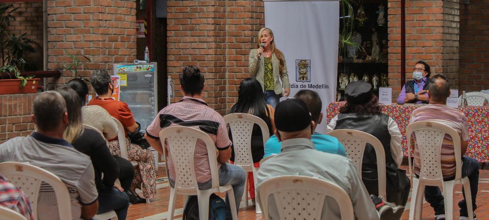 39 comerciantes informales del Centro de Medellín se certifican en temas empresariales